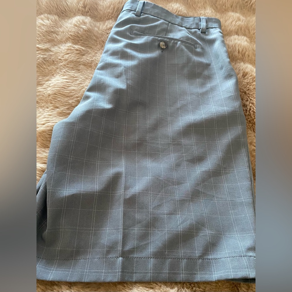 Greg Norman Golf Shorts size 38